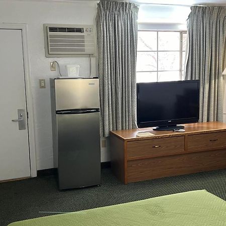 Relax Inn Алтуна Екстериор снимка