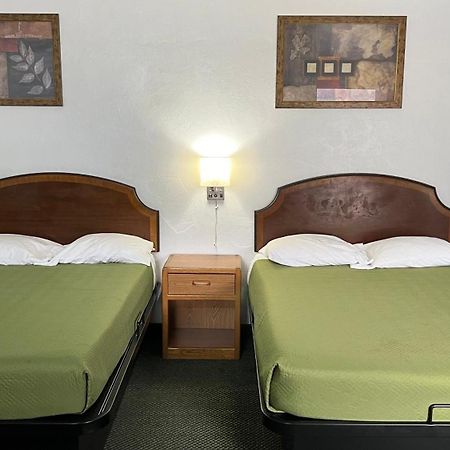 Relax Inn Алтуна Екстериор снимка
