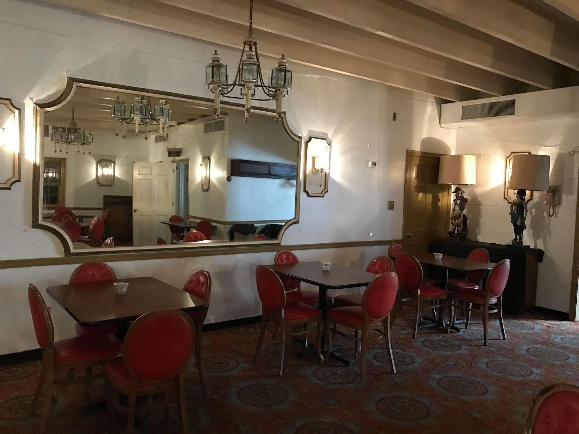 Relax Inn Алтуна Екстериор снимка
